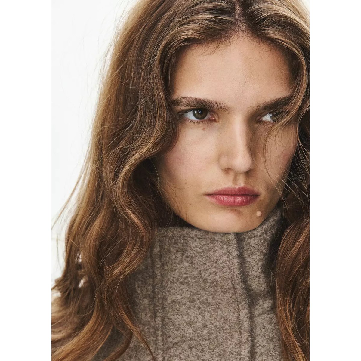 Manteau à col cheminée avec ceinture marron moyen, MANGO