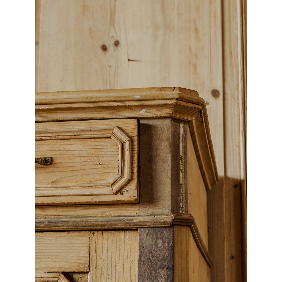 Armoire en bois Blandine N°439 - Bon état bois clair, DEBONGOUT