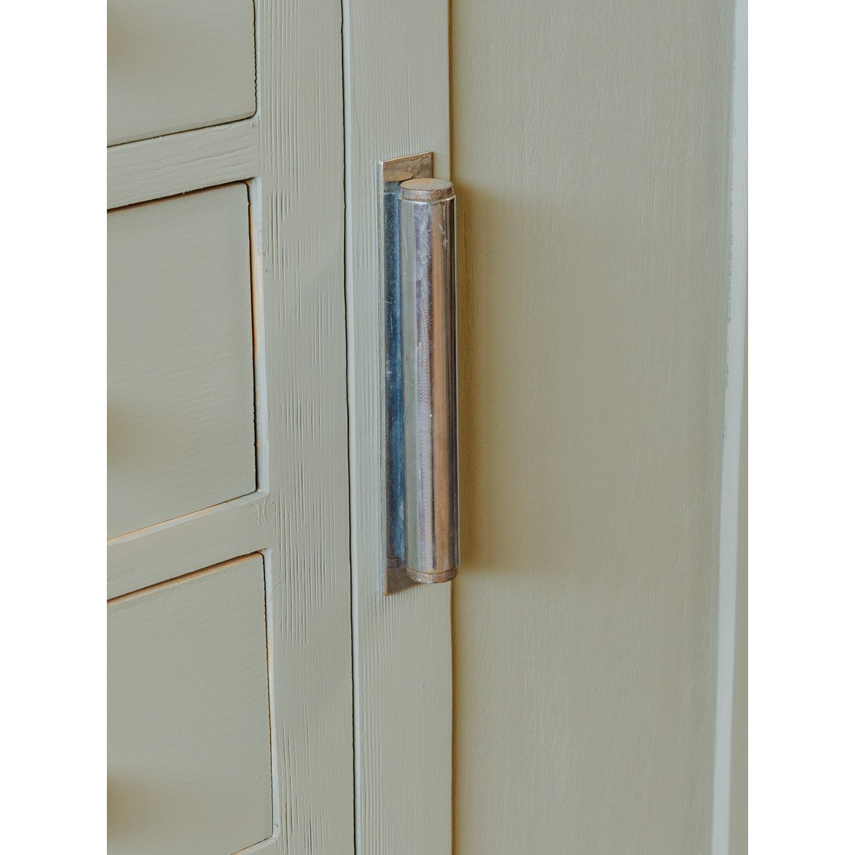 Armoire asymétrique en bois vert Blandine N°471 - Bon état kaki, DEBONGOUT
