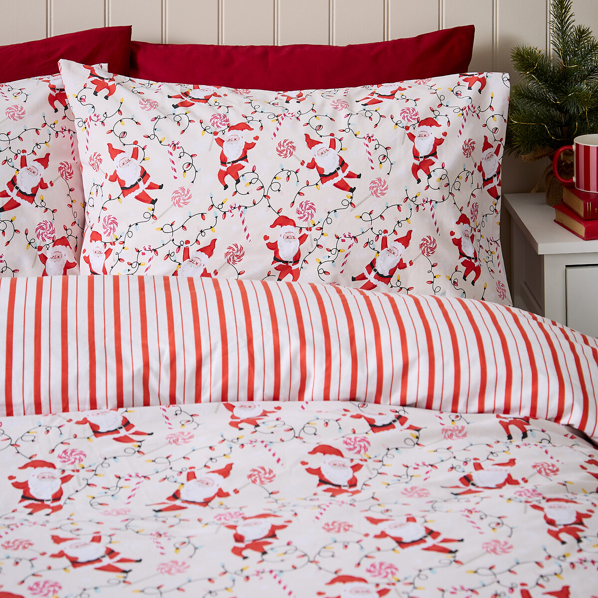 Santas Reversible Christmas Duvet Cover and Pillowcase Set red, CATHERINE LANSFIELD