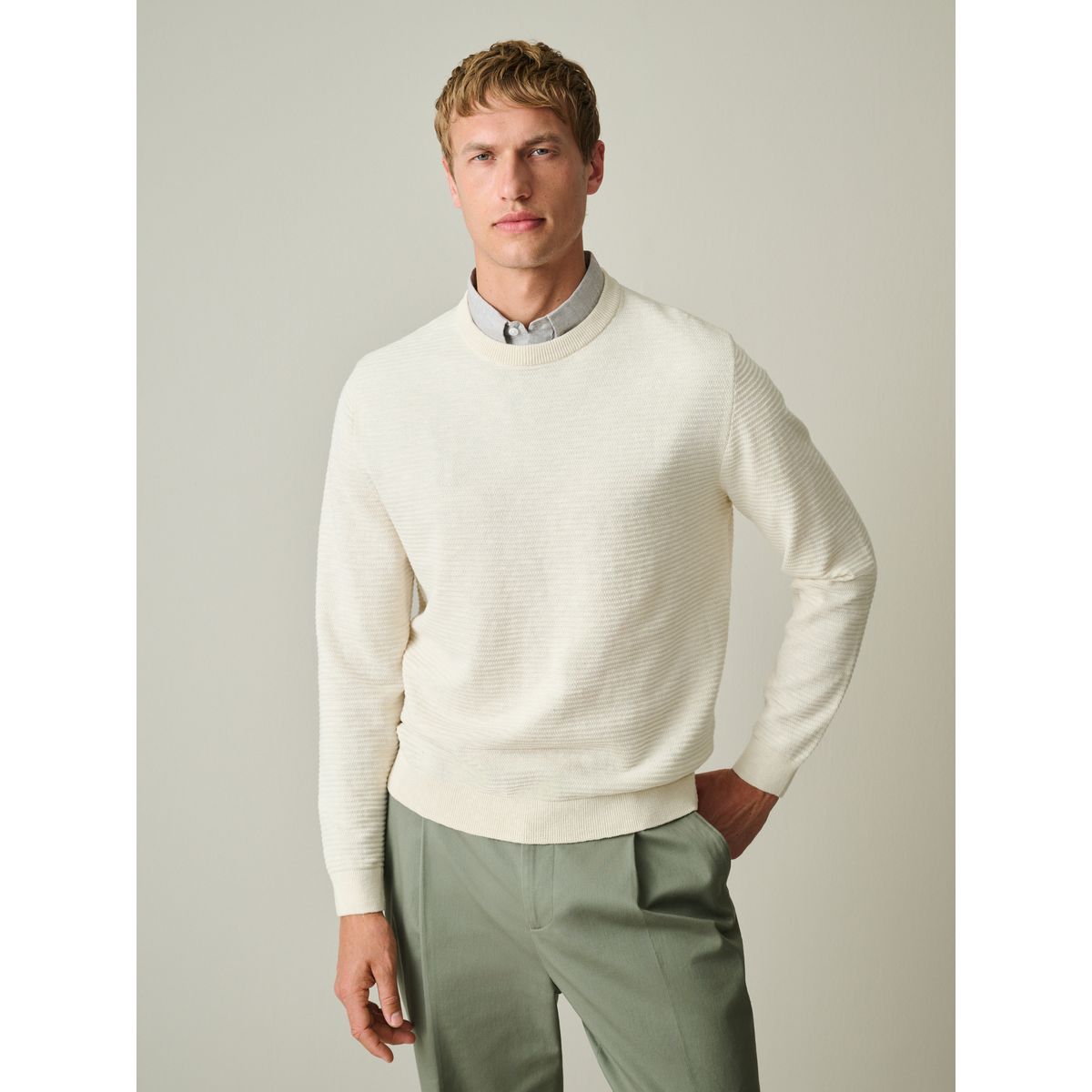 Pull texturé effet chemise avec lin naturel, NEXT