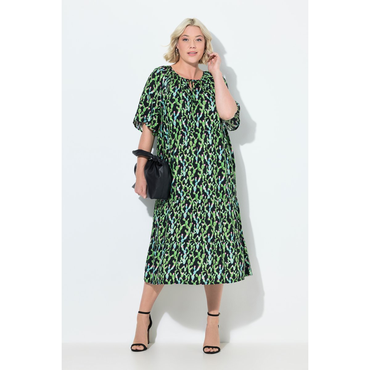 Robe midi, coupe évasée, col tunisien noir, ULLA POPKEN