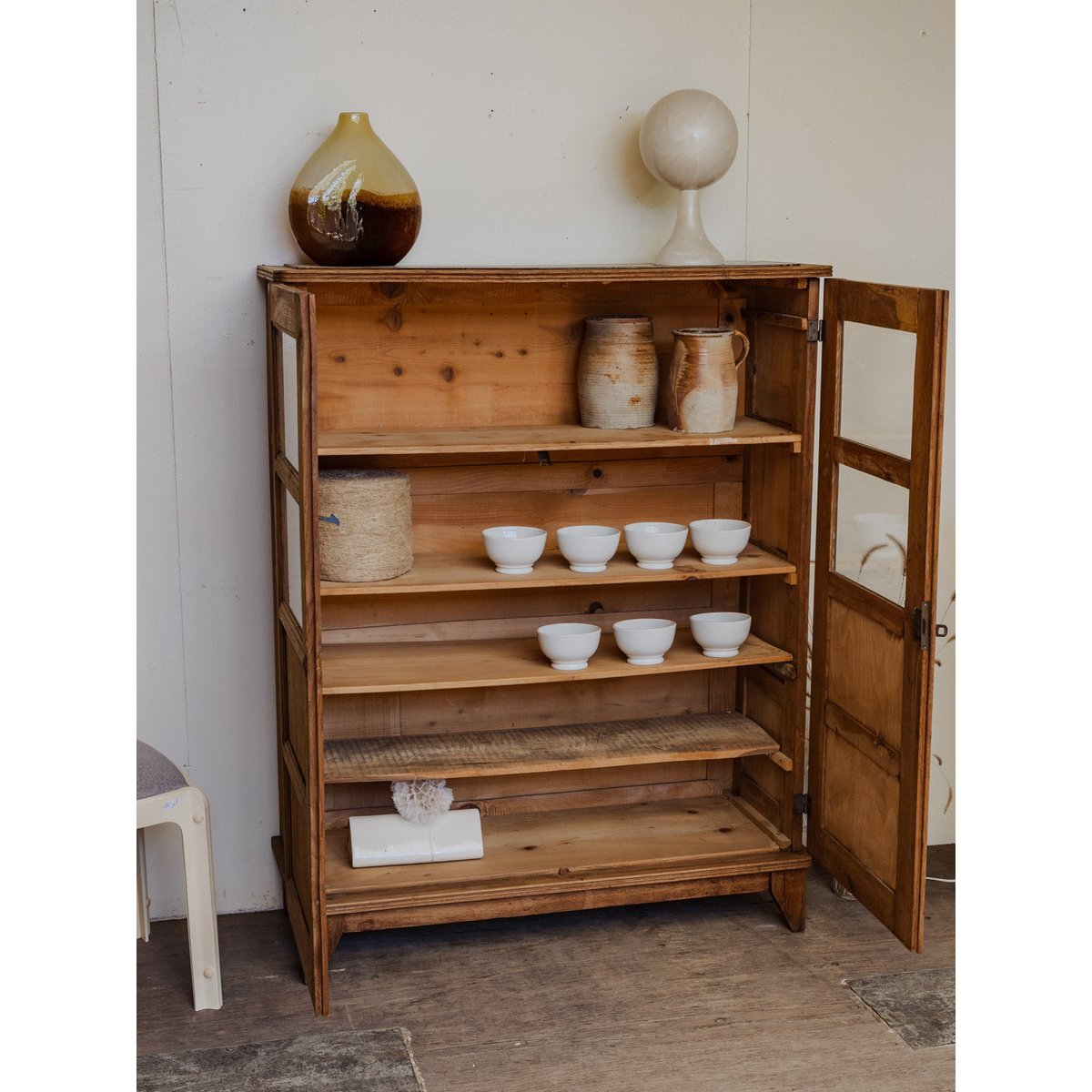 Armoire vitrée en bois Blandine N°476 - Bon état bois foncé, DEBONGOUT