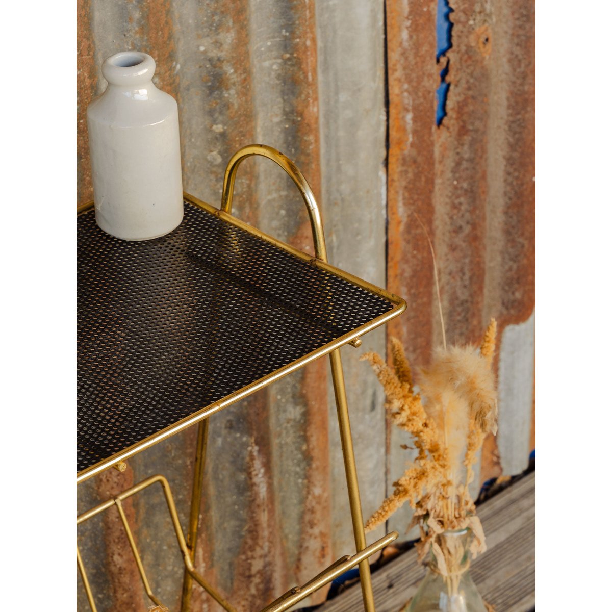 Table d'appoint en métal doré et noir Hanna N°1605 - Bon état doré, DEBONGOUT
