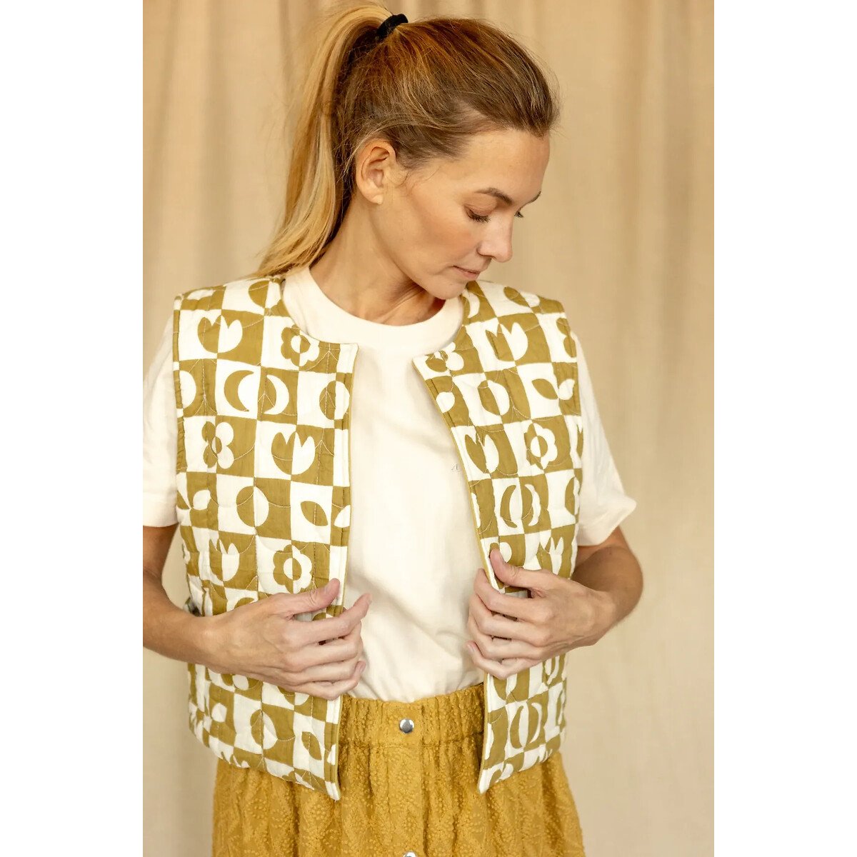Sakari Reversible Quilted Sleeveless Vest green/white print, APACHES COLLECTIONS