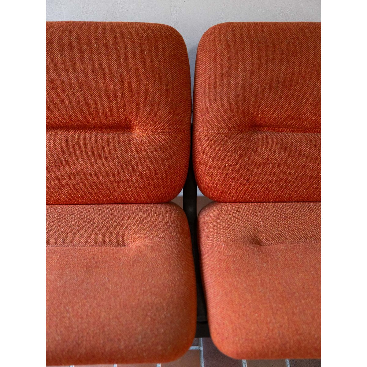 Banquette de conférence Clara N°145 - Bon état orange, DEBONGOUT