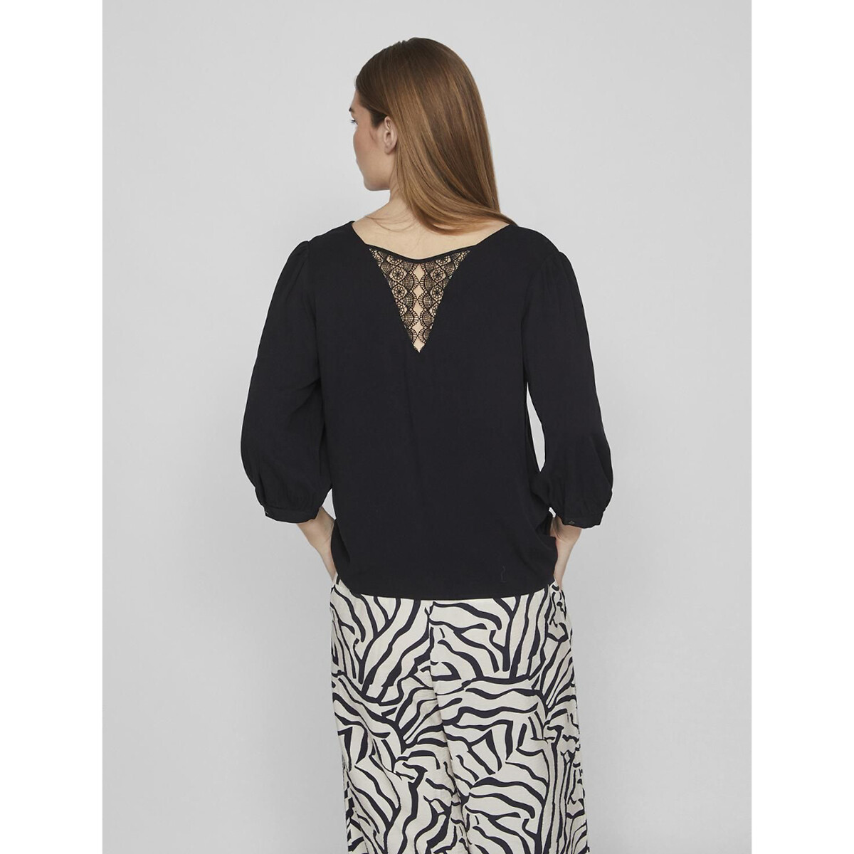 Blouse col V, dos en dentelle bleu, VILA
