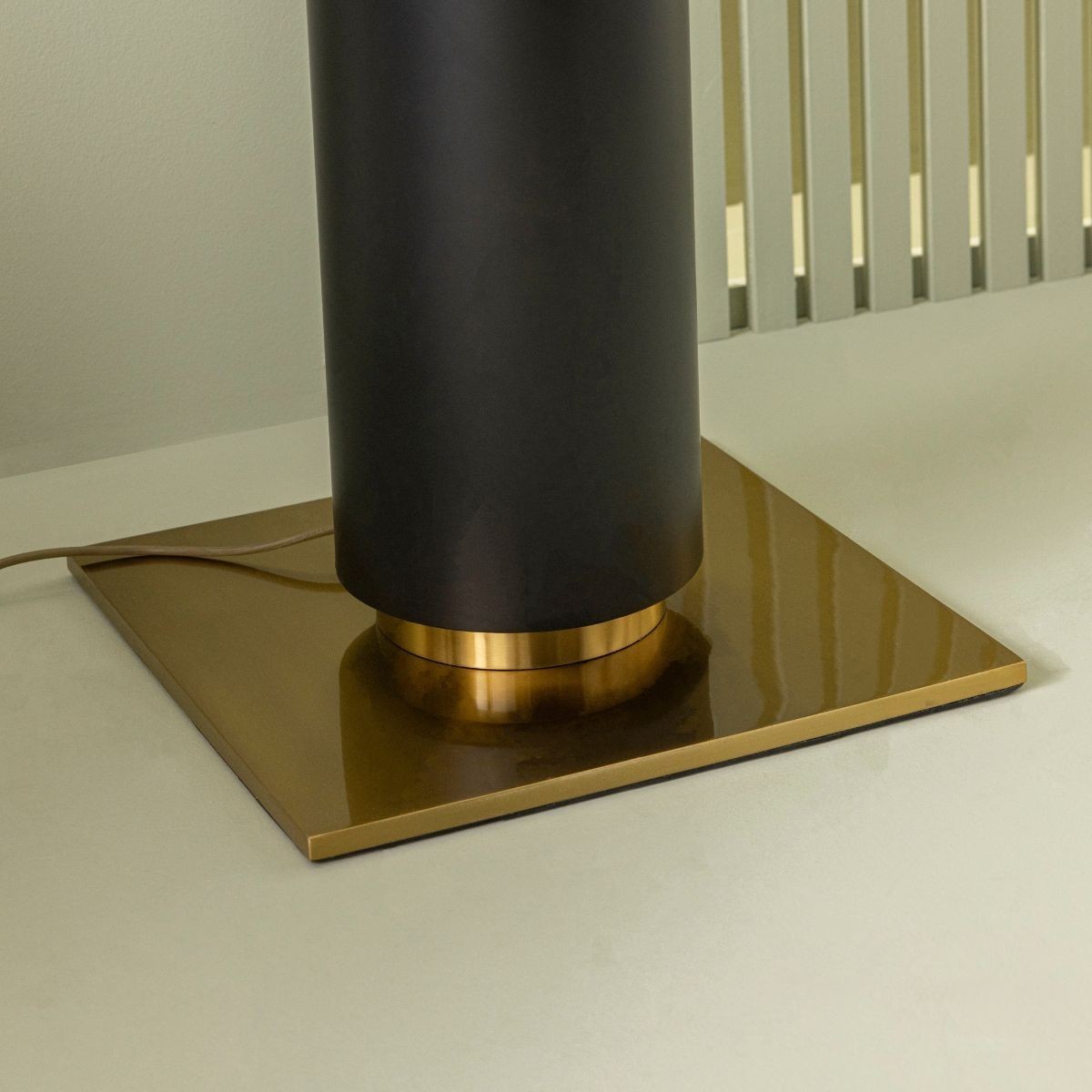 Lampe sur pied en métal noir et finition laiton doré H165 cm - VENDOME noir, SIGNATURE