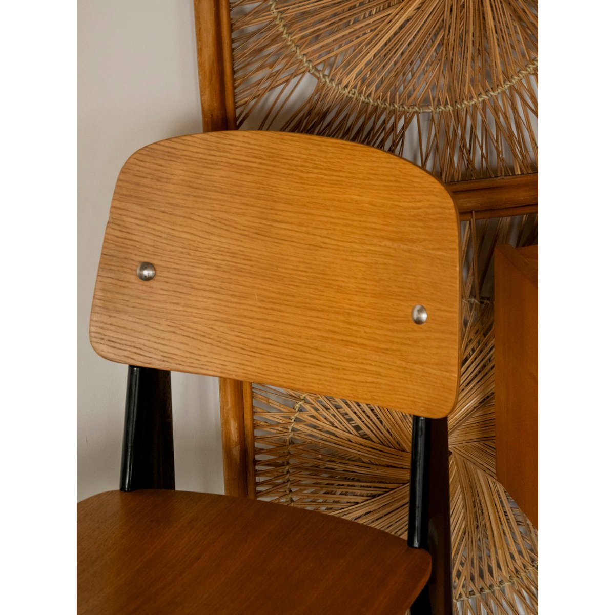 Chaise au design audacieux Alma N°1922 - Bon état noir, DEBONGOUT