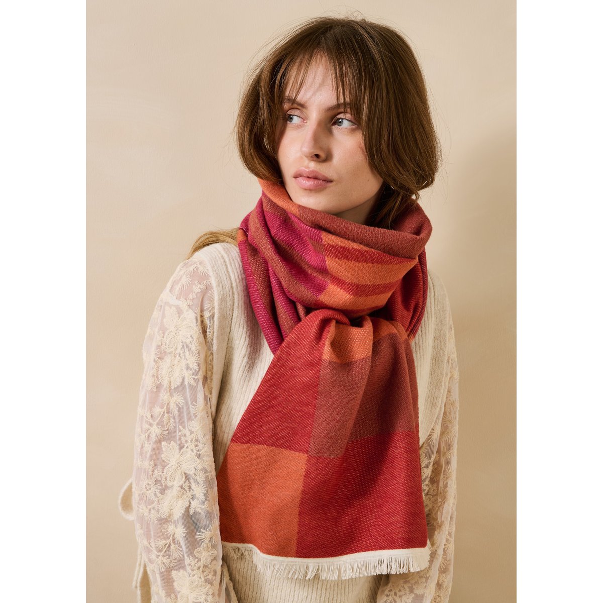 Écharpe en laine à motifs bourgogne, LA FEE MARABOUTEE