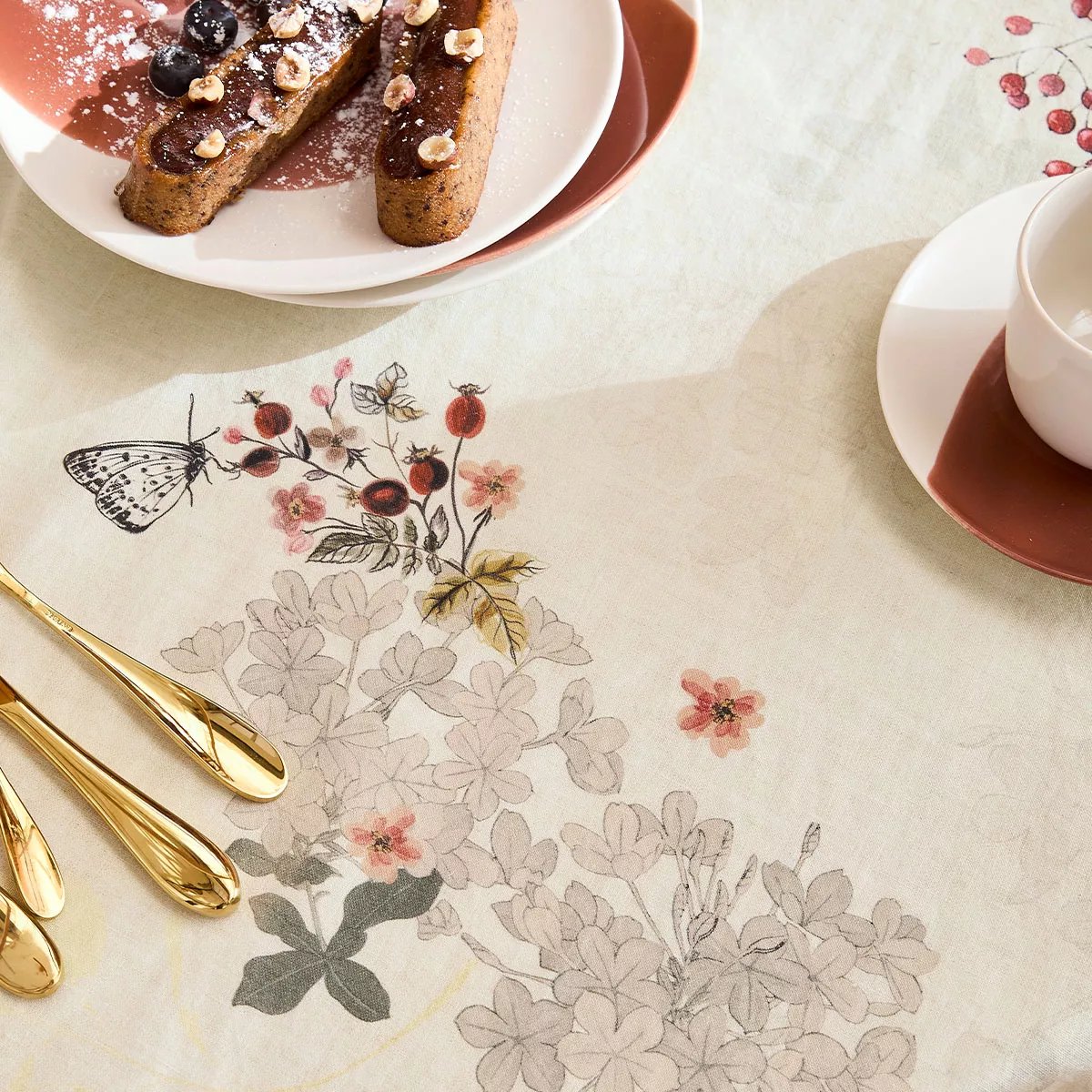 Nappe lin & coton lavé VINTAGE FLOWERS cranberry, GARNIER THIEBAUT