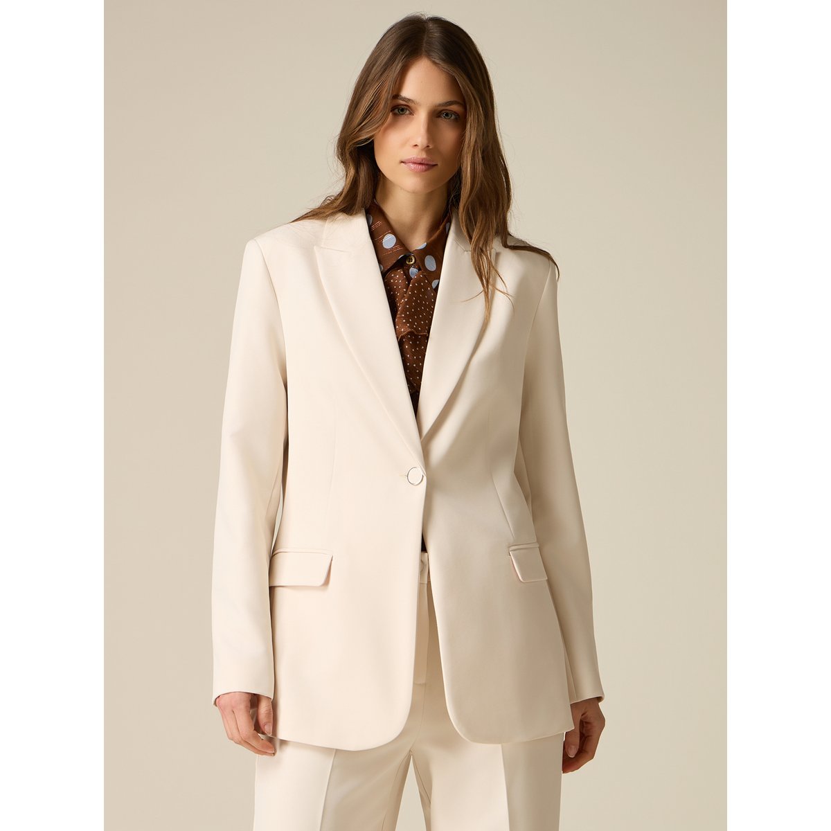 Blazer simple boutonnage avec bouton recouvert blanc, OLTRE