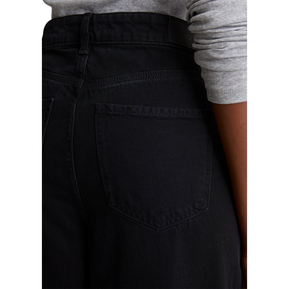 Jeans modèle Tomma large en denim rigide noir, MARC O’POLO DENIM