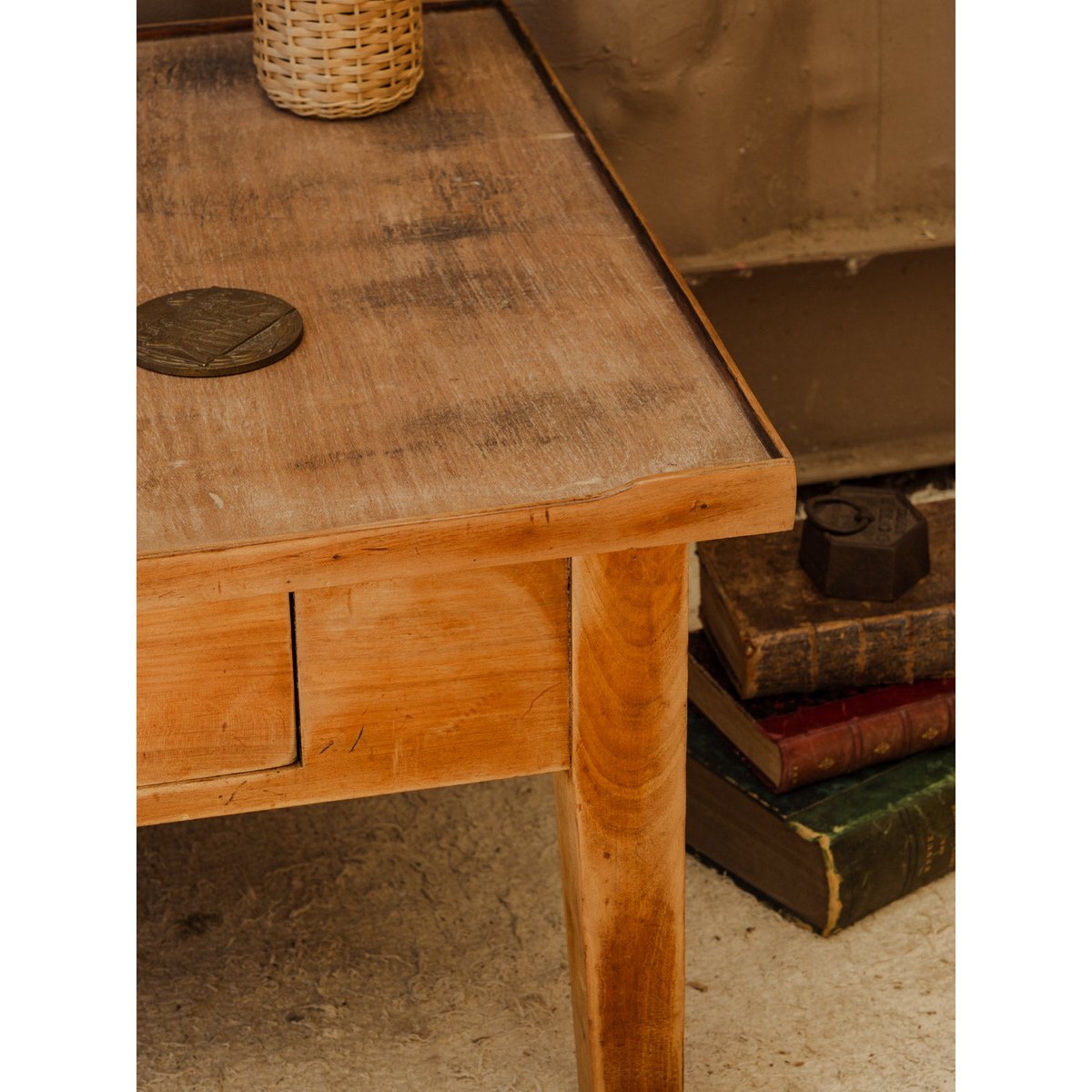 Table basse en bois Léonie N°1057 - Bon état bois clair, DEBONGOUT