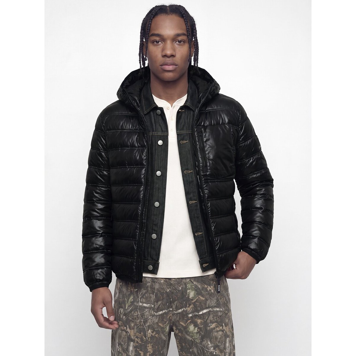 Blusão brilhante com capuz preto , JACK & JONES