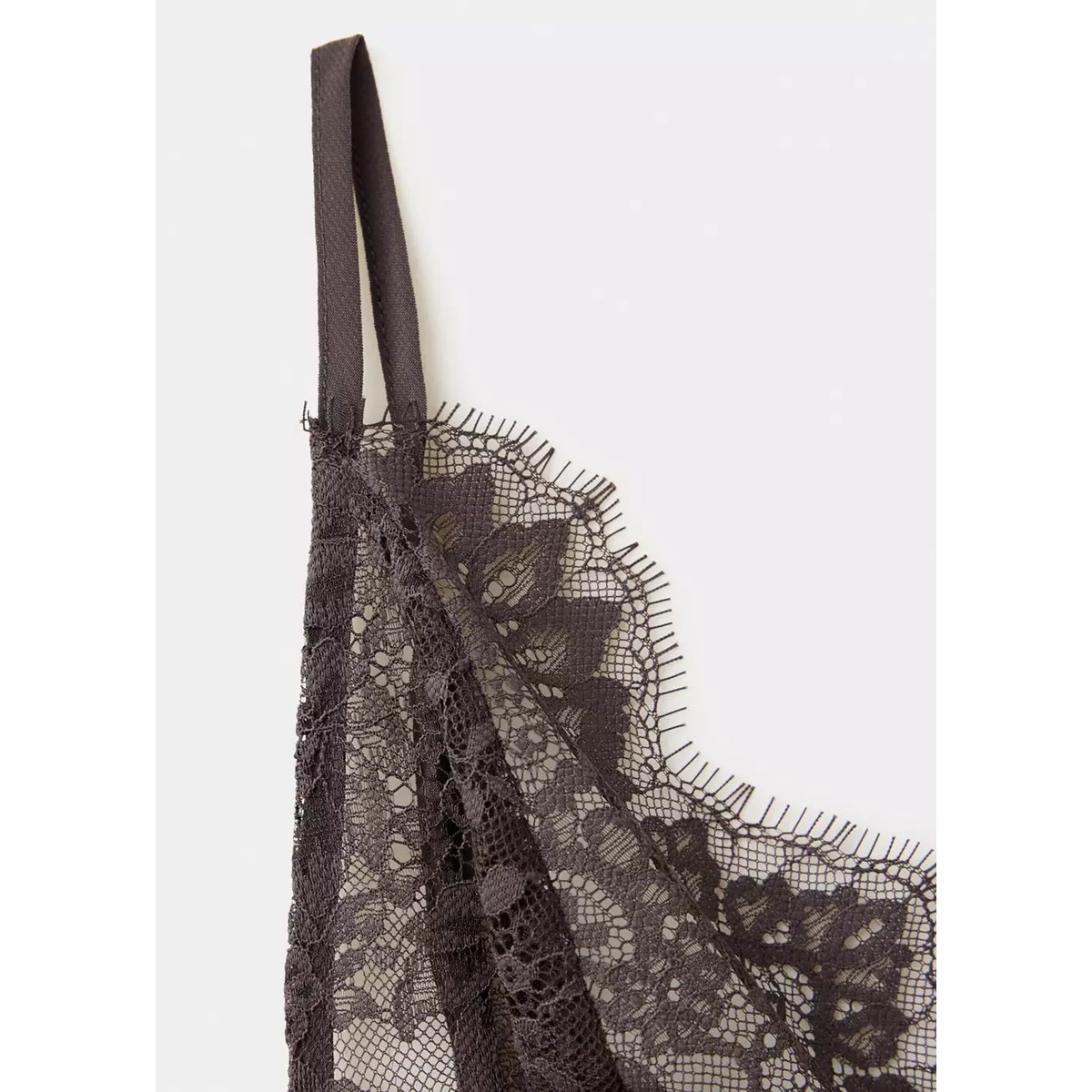 Top triangle en dentelle marron, MANGO