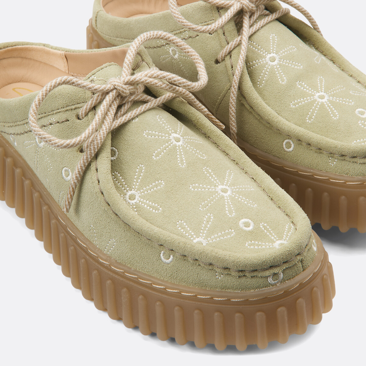 Sabot chiusi in pelle ricamata Torhill Mule verde salvia, CLARKS
