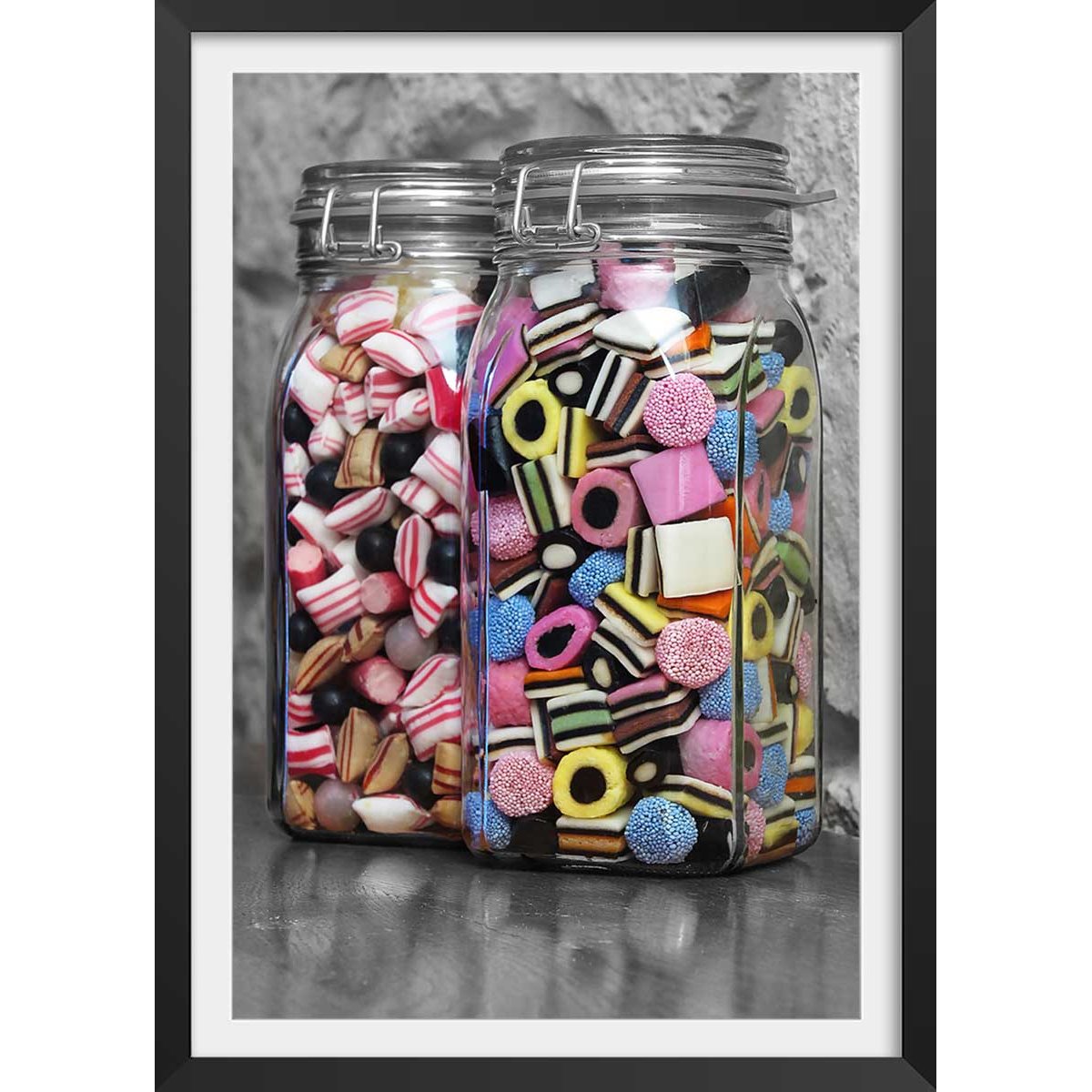 Affiche bonbons arlequins et roudoudous affiche + cadre en bois - noir, HEXOA