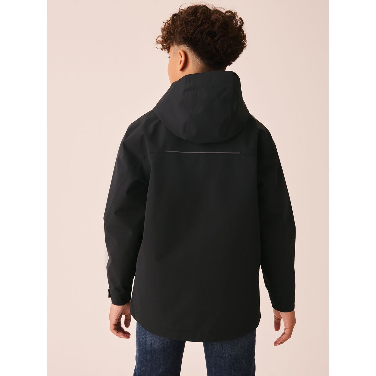 Anorak noir, NEXT