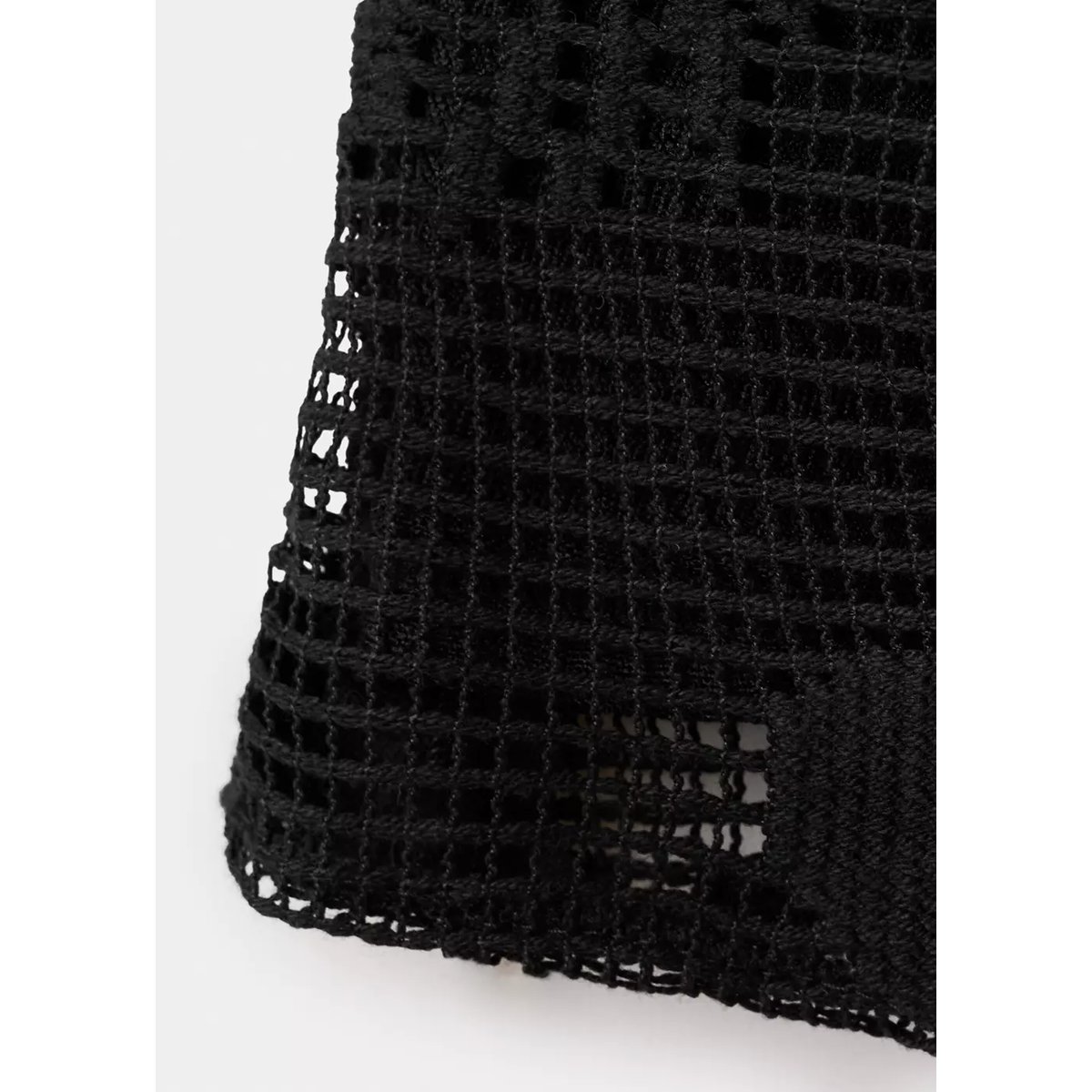 Top asymétrique à broderies florales noir, MANGO