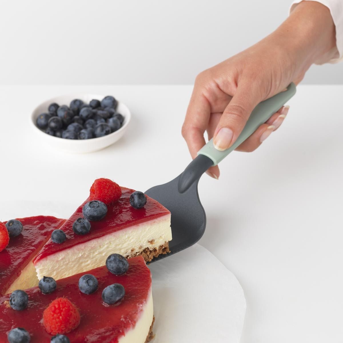 Pelle a gateau avec cote tranchant Jade G noir, BRABANTIA