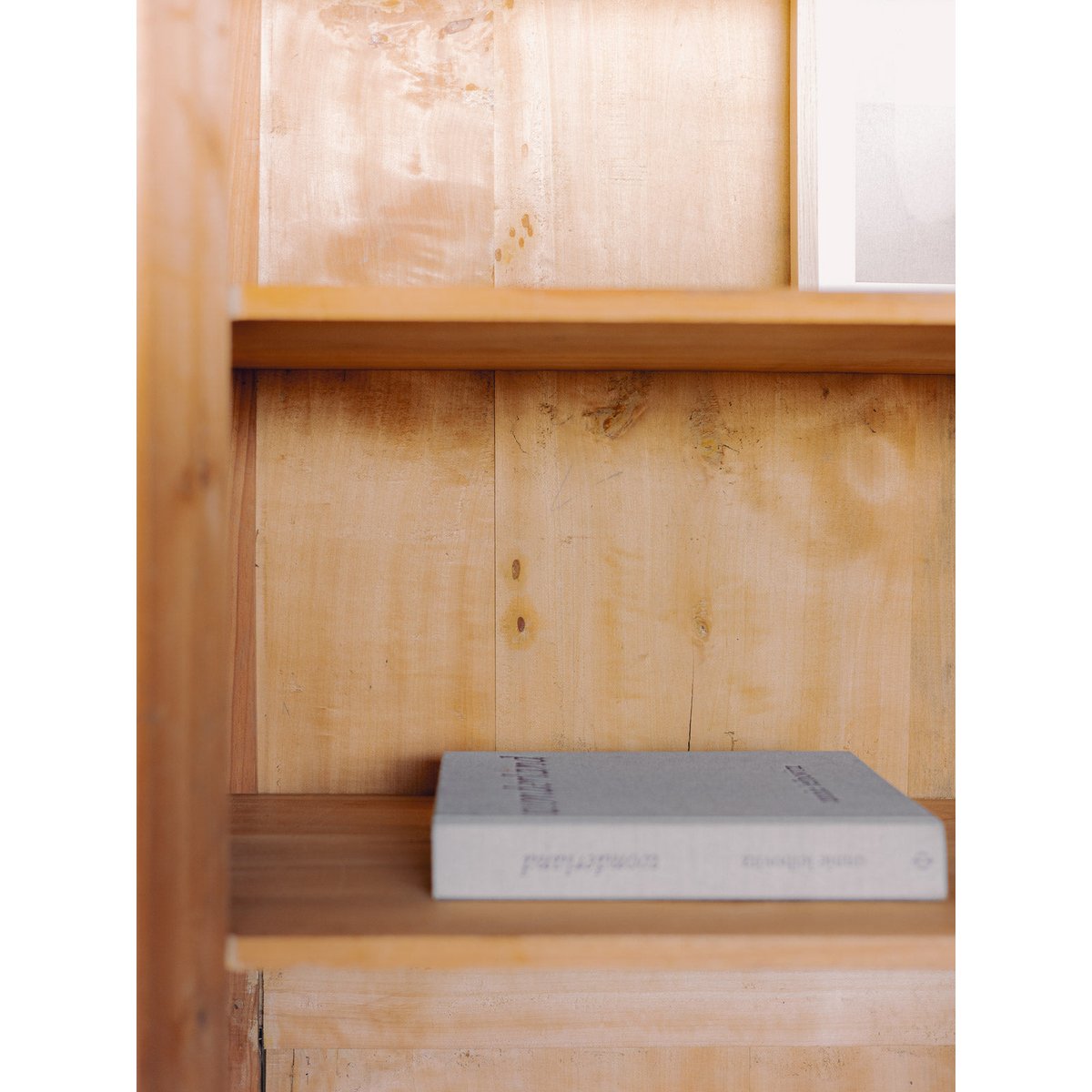 Armoire de campagne en bois clair rénovée Blandine N°501 - Bon état bois clair, DEBONGOUT