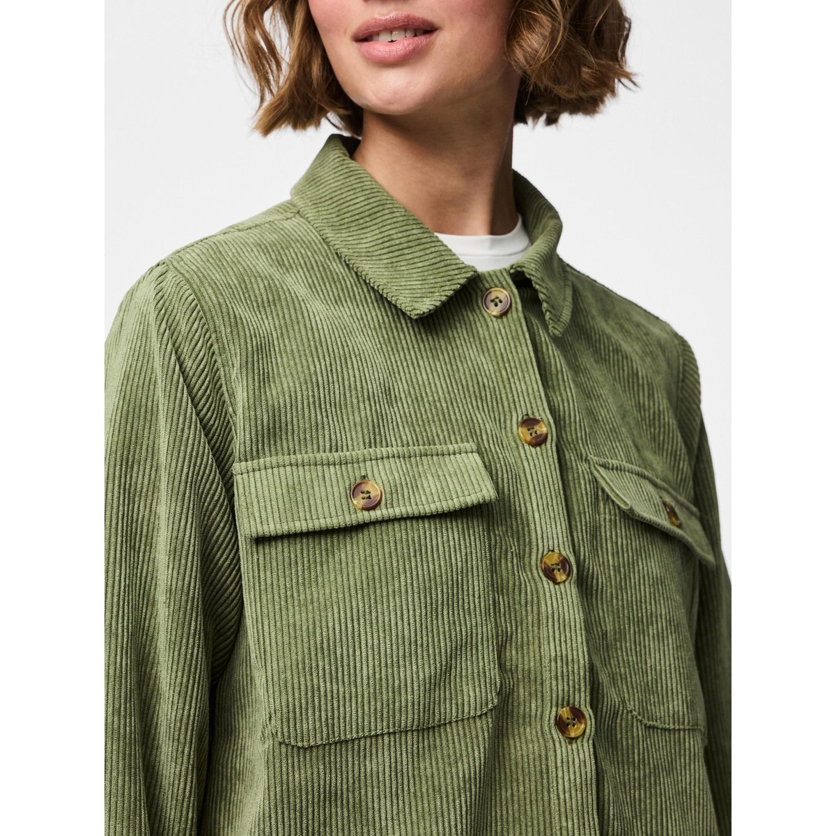Chemise olivine, PIECES