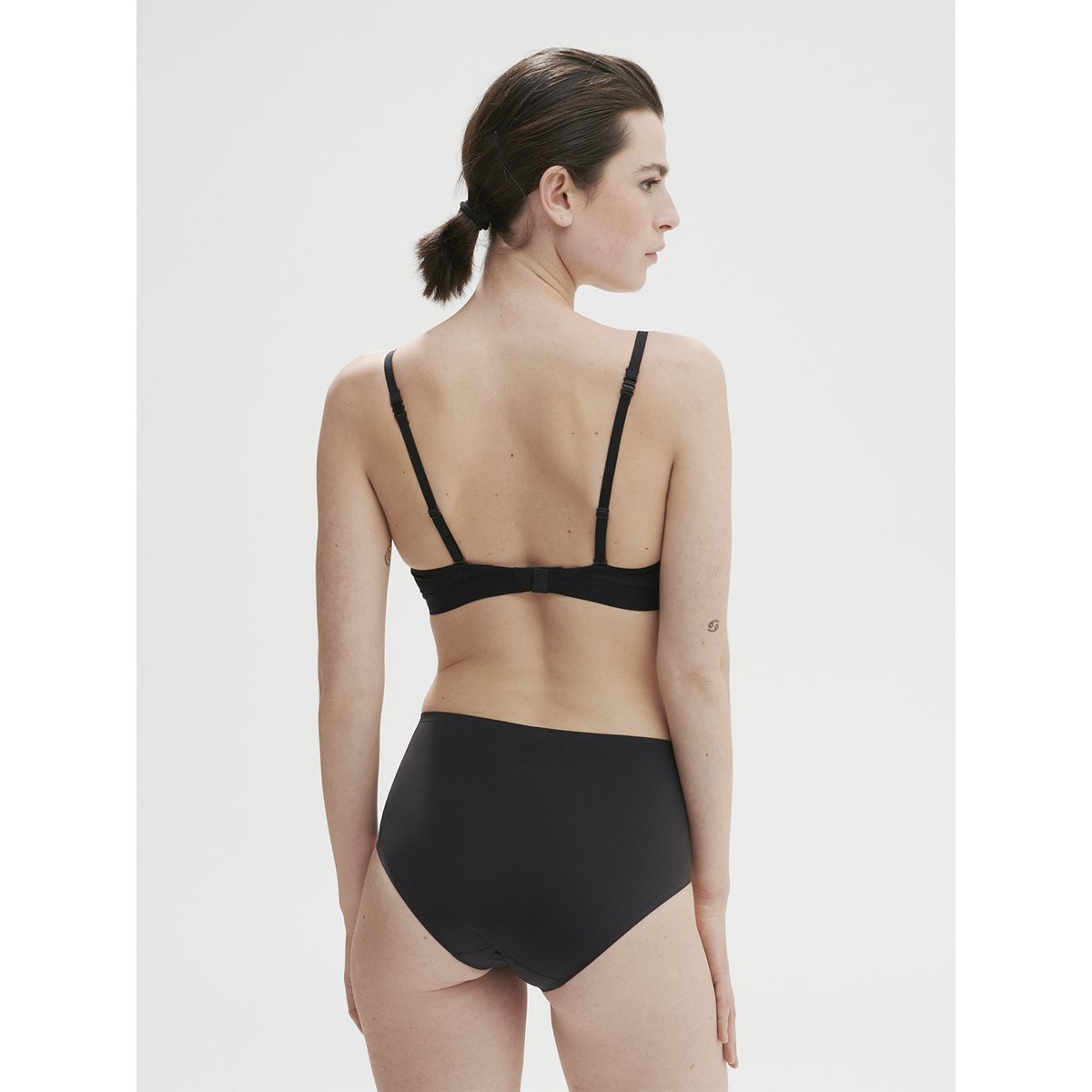 Soutien-gorge triangle sans armature, ESSENTIEL noir, SIMONE PERELE