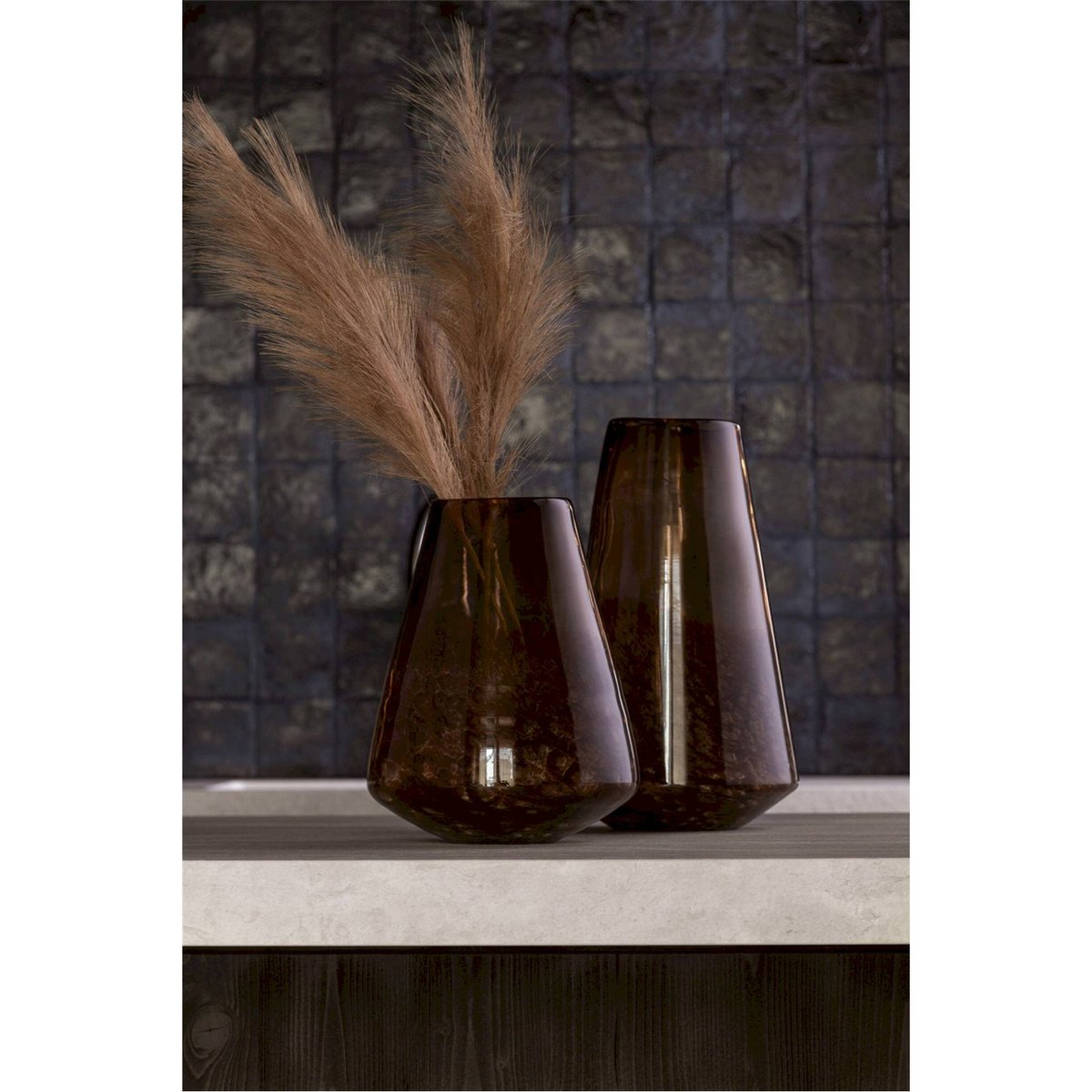Vase cône en verre marron foncé, RECOLLECTION