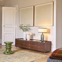 Mueble de TV de nogal y mármol Noham