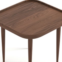 Mesa de centro de nogal macizo Magosia, modelo pequeño