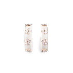 Pendientes criollos con margaritas