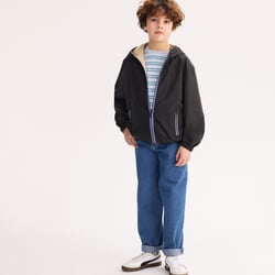 Chaqueta cortavientos reversible con capucha