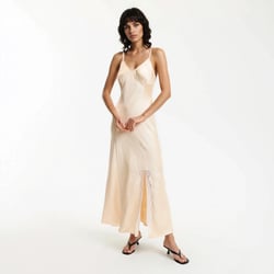 Vestido largo con finos tirantes de satén