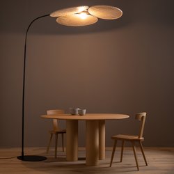 Торшер в форме арки из ротанга, дизайн Э. Галлина, Canopée AM.PM image
