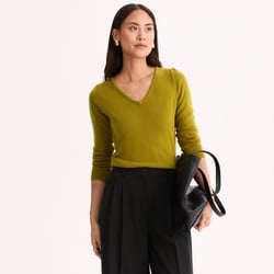 Jersey de cuello de pico, punto fino de tacto muy suave ANNE WEYBURN image