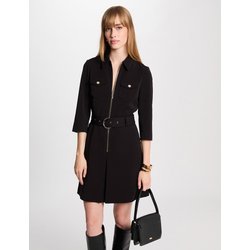 Vestido curto e justo, com fecho MORGAN
