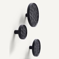 Lot de 3 patères en chêne teinté, HANGO AM.PM image