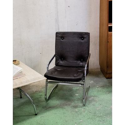 Fauteuil en chrome et cuir Jakob N°529 - Bon état DEBONGOUT