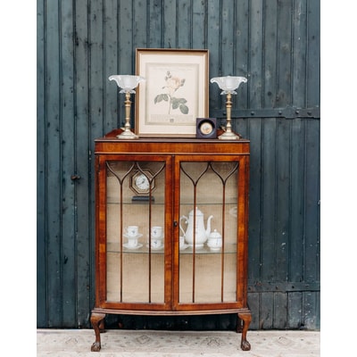 Grande vitrine en bois foncé Victoria N°148 - Bon état DEBONGOUT