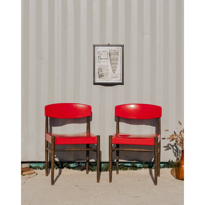 Paire de chaises en simili cuir rouge Alma N°1357 - Bon état DEBONGOUT