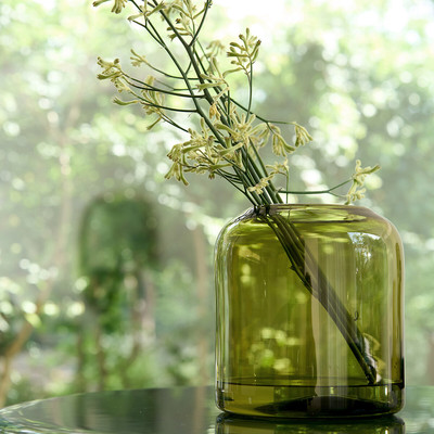 Vase en verre teinté soufflé à la bouche, Sopio AM.PM