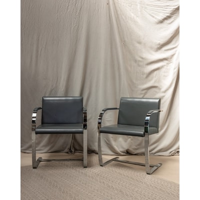 Paire de fauteuils Brno Jakob N°532 - Bon état DEBONGOUT