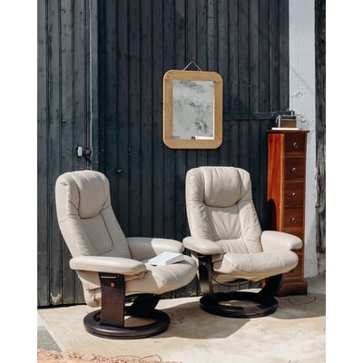 Paire de fauteuils en cuir Jakob N°506 - Bon état DEBONGOUT