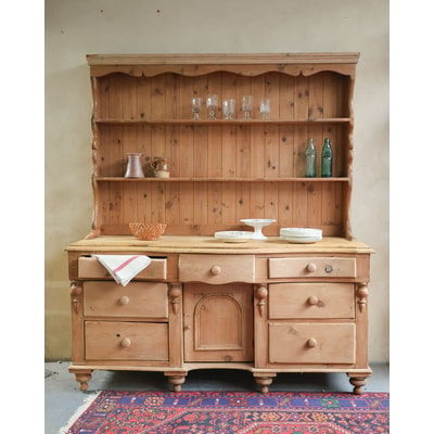 Grand buffet campagnard en pin Gilbert N°687 - Bon état DEBONGOUT