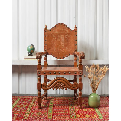 Fauteuil médiéval en cuir Ernest N°803 - Bon état DEBONGOUT