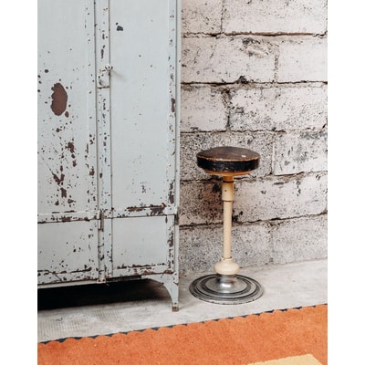 Tabouret haut en cuir Pierre N°11 - Bon état DEBONGOUT