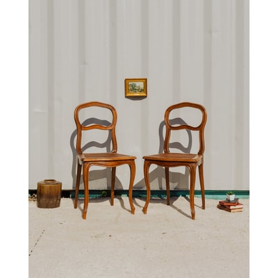 Paire de chaises en bois Claude N°1068 - Bon état DEBONGOUT