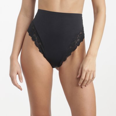 String galbant taille haute avec dentelle DIM