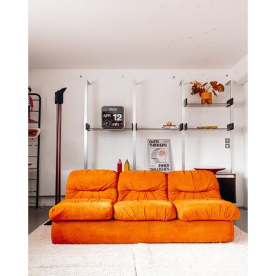 Canapé en velours orange Robert N°33 - Bon état DEBONGOUT